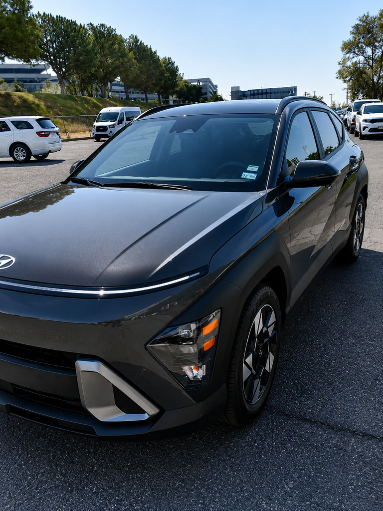 Used 2025 Hyundai Kona SEL FWD image 2