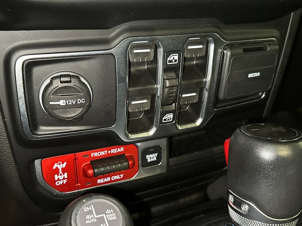 Used 2022 Jeep Wrangler Unlimited Rubicon 4xe w/ Cold Weather Group AWD/4WD image 30