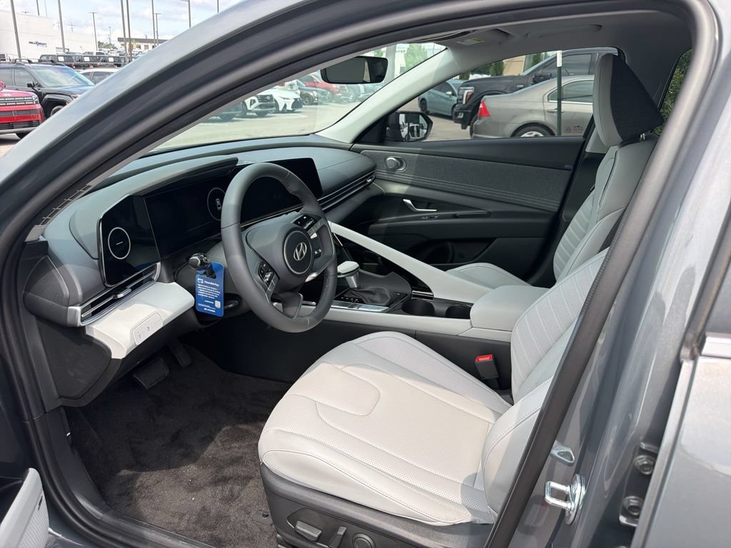 New 2026 Hyundai Elantra Limited FWD image 8