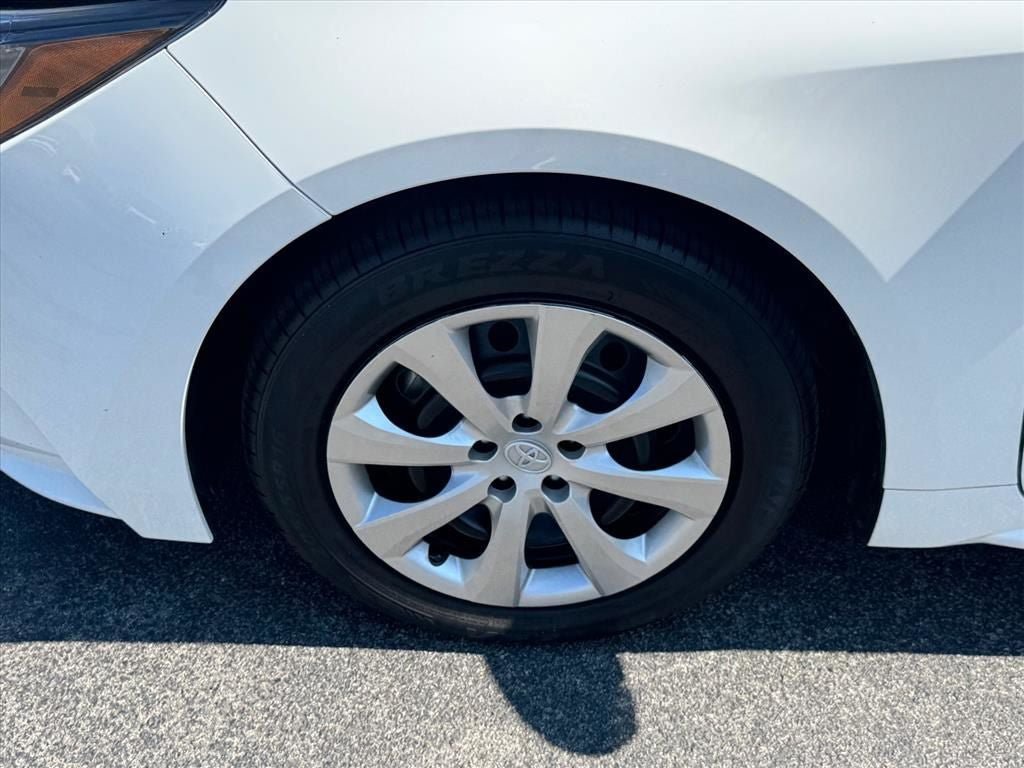 Used 2024 Toyota Corolla LE FWD image 18