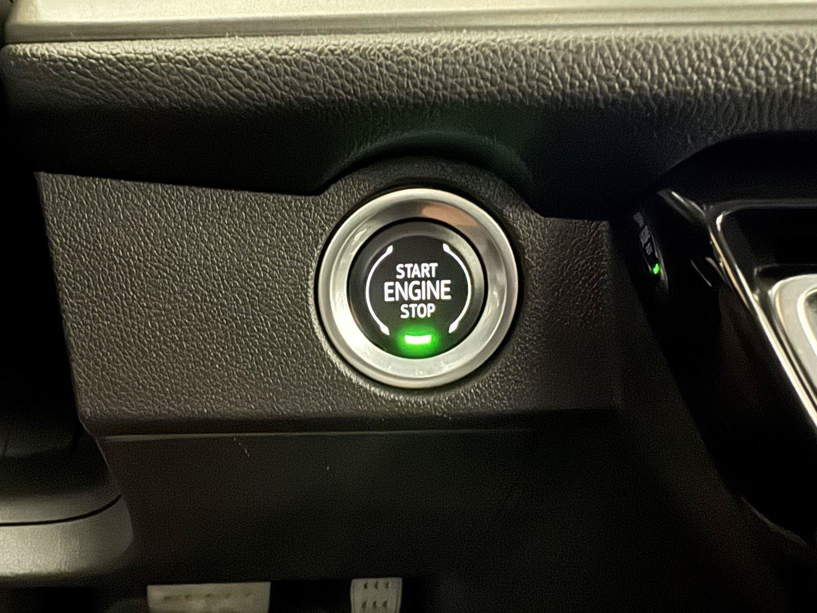Used 2025 Chevrolet Traverse LT FWD image 19