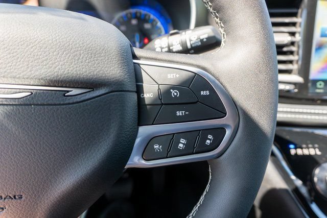 New 2027 Chrysler Pacifica Select FWD image 19