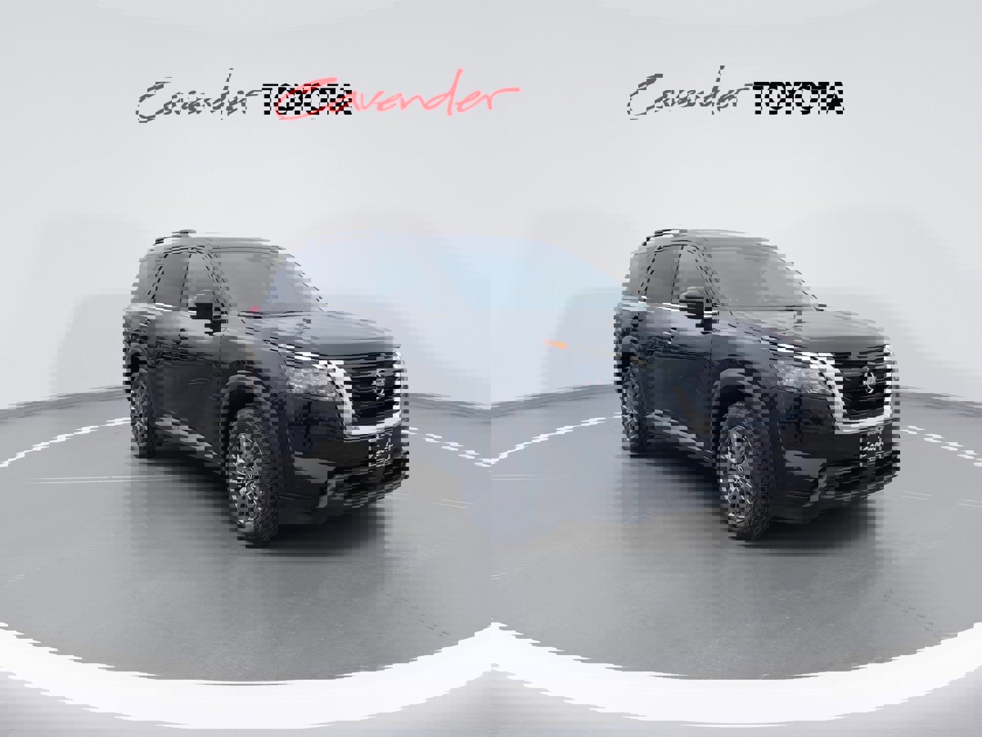 Used 2025 Nissan Pathfinder SV image 2