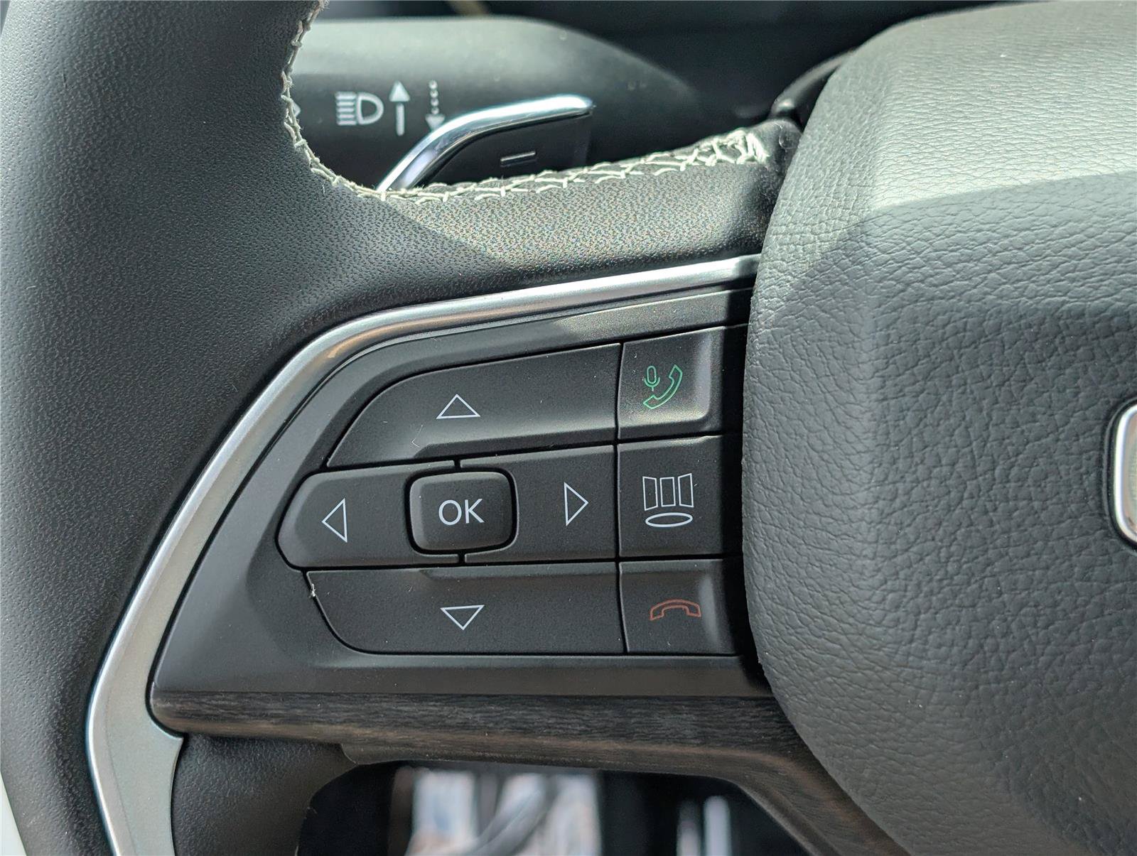 Used 2026 Jeep Grand Cherokee Limited w/ Limited Altitude Package AWD/4WD image 23