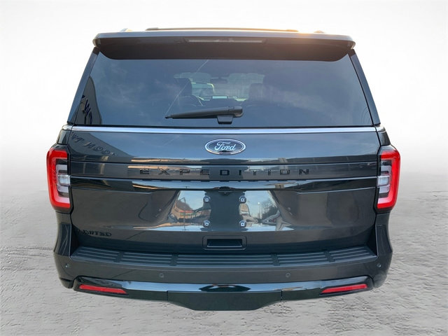 Used 2023 Ford Expedition Limited image 3
