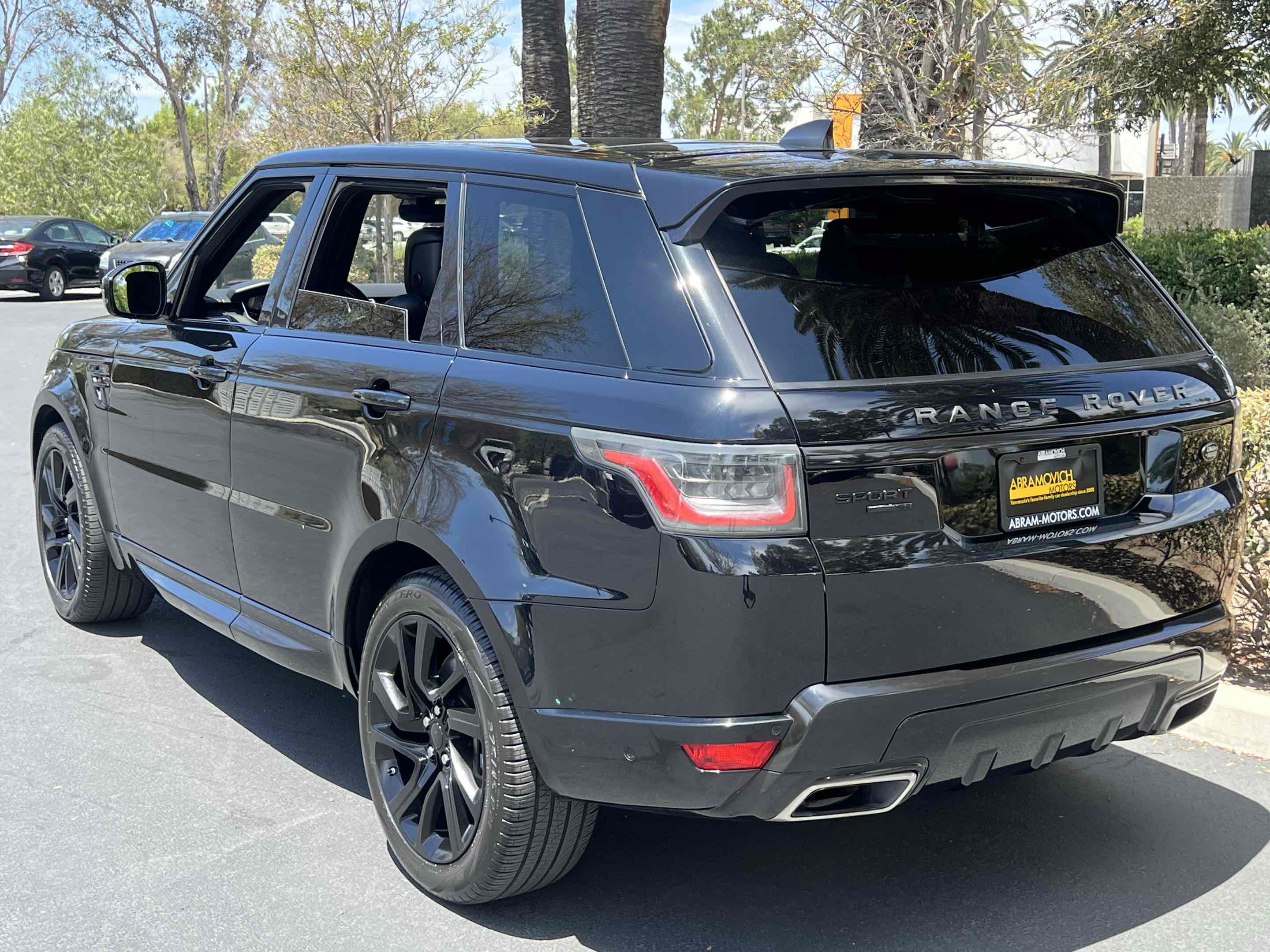 Used 2019 Land Rover Range Rover Sport HSE AWD/4WD image 2