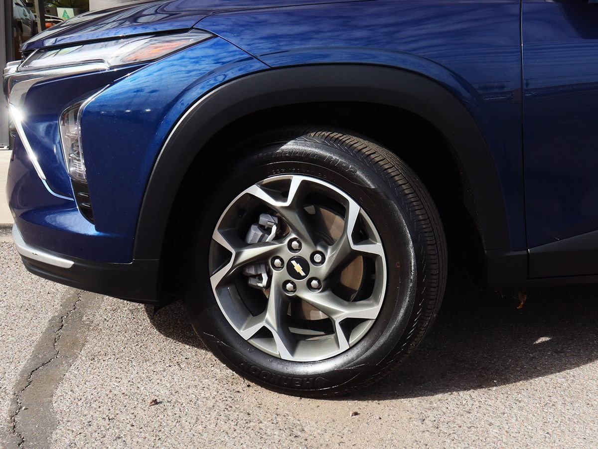 Used 2024 Chevrolet Trax LT w/ Driver Confidence Package FWD image 5
