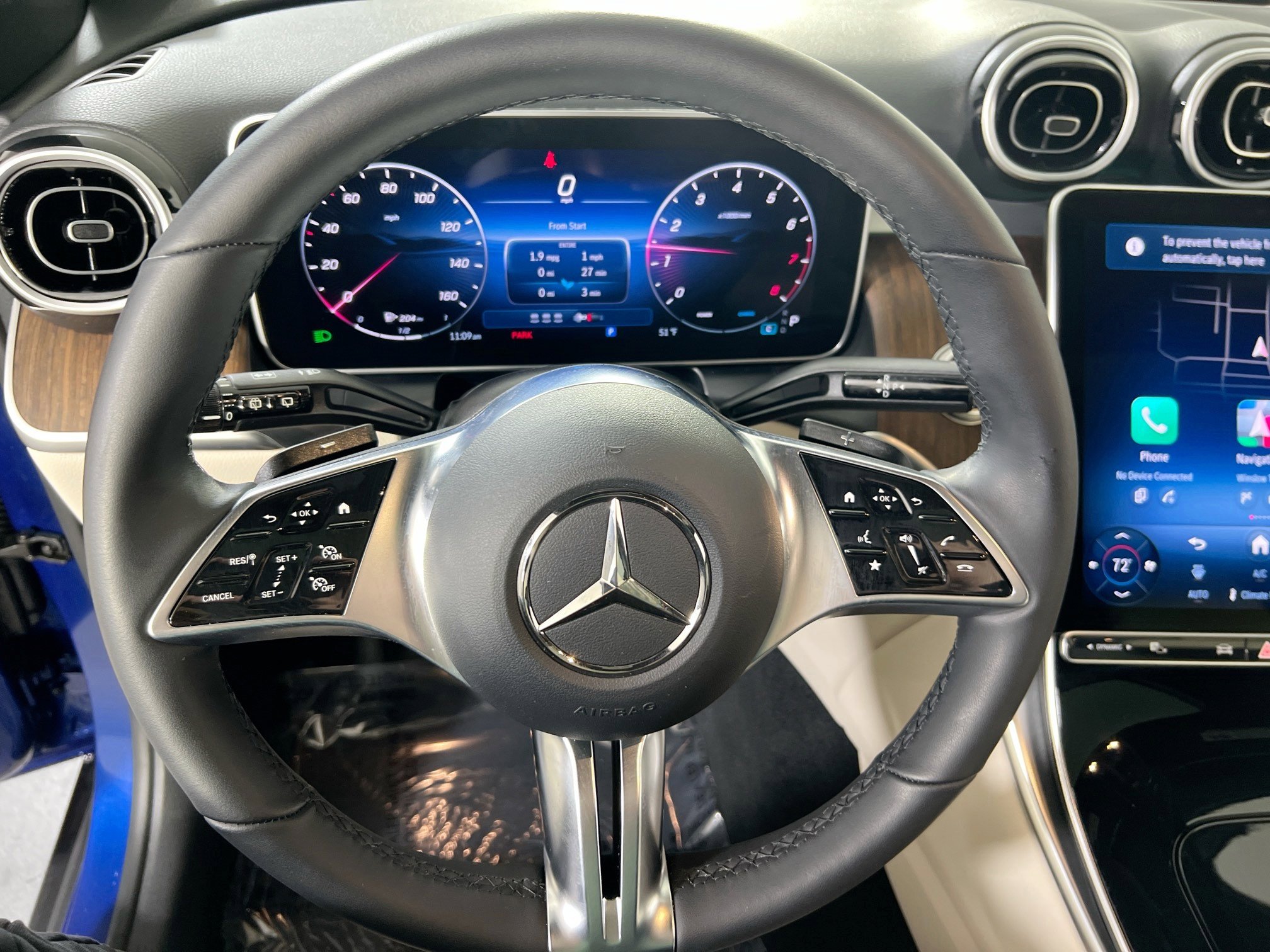 Used 2025 Mercedes-Benz GLC 300 4MATIC image 11