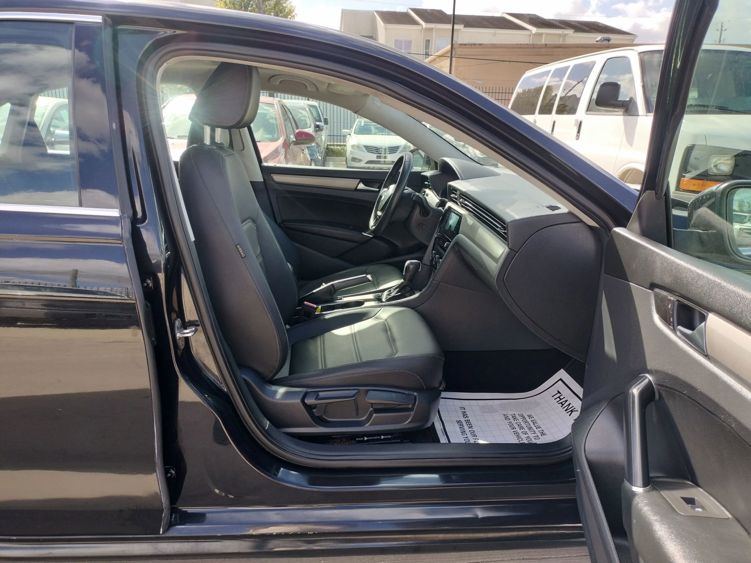 Used 2021 Volkswagen Passat 2.0T SE w/ Luggage Net & Mats Package image 31