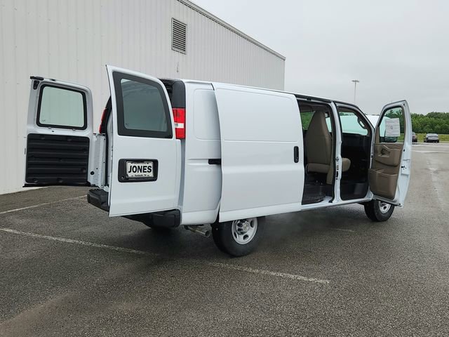 New 2026 Chevrolet Express 3500 RWD image 14