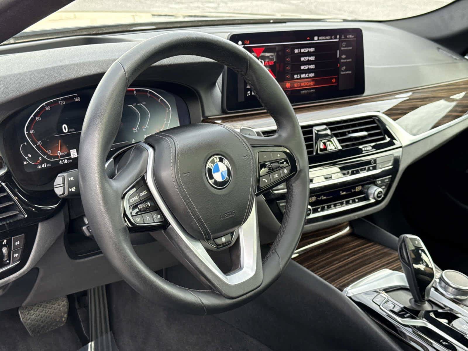 Used 2023 BMW 530i xDrive w/ Premium Package AWD/4WD image 4