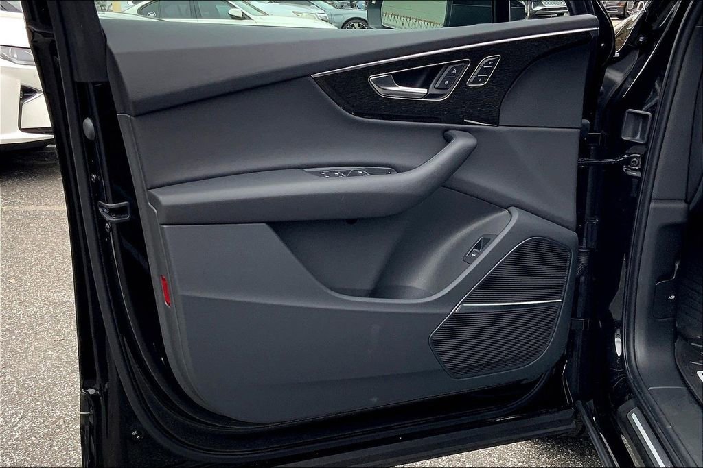 Certified 2025 Audi Q7 2.0T Premium w/ Convenience Plus Package image 22