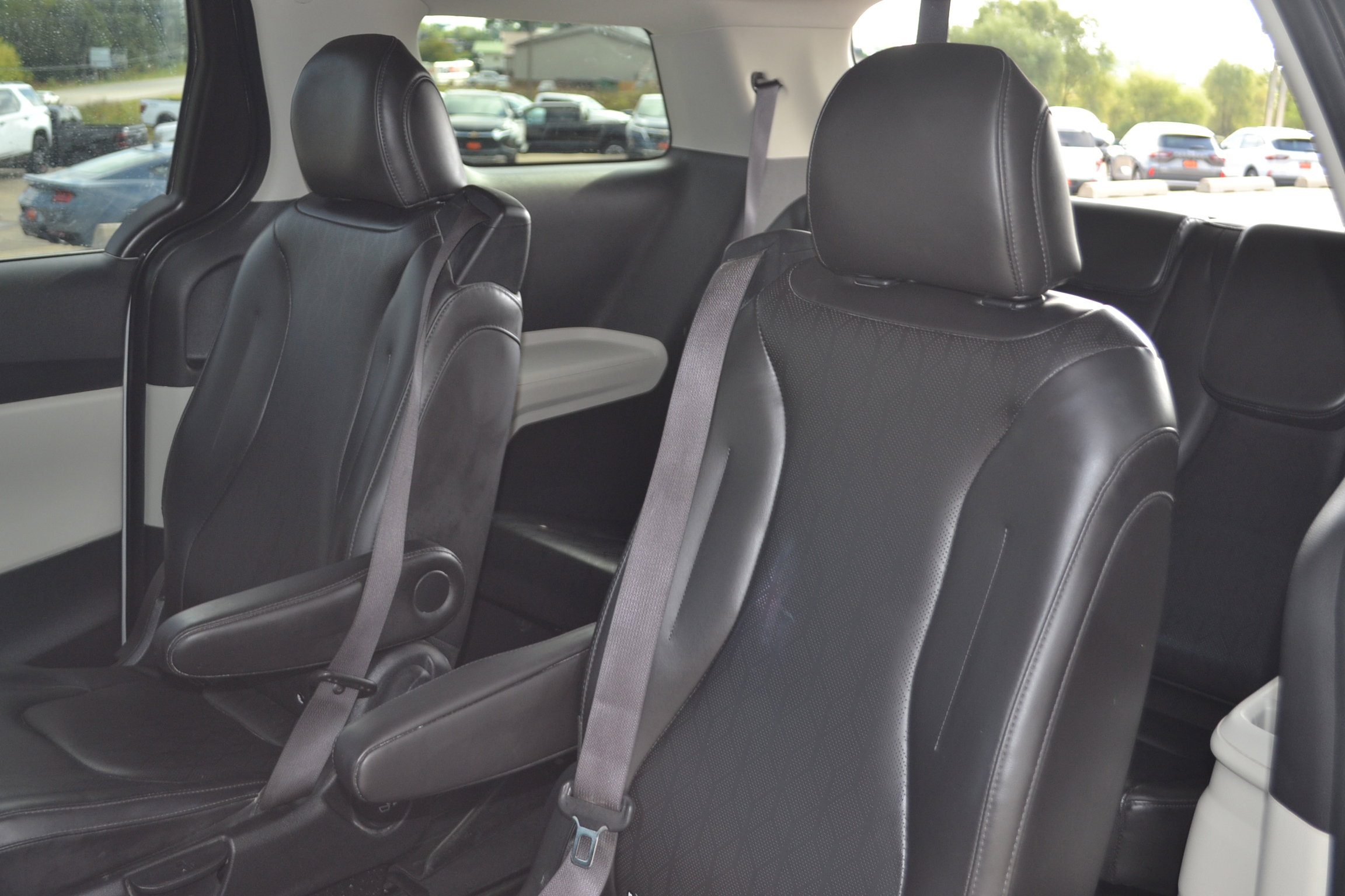 Used 2022 Kia Carnival LX image 6