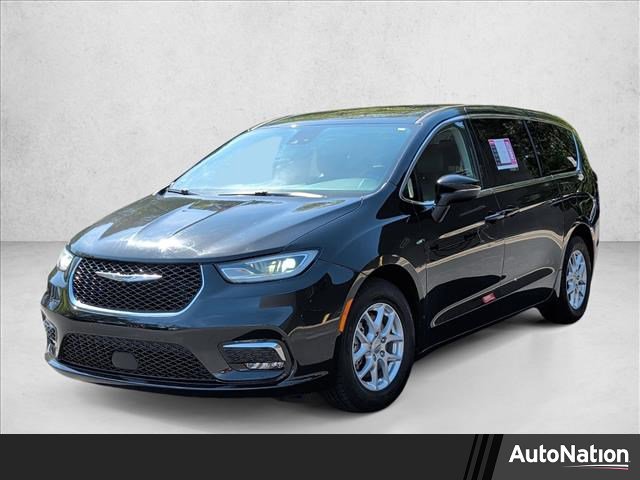 Used 2023 Chrysler Pacifica Touring-L FWD image 1
