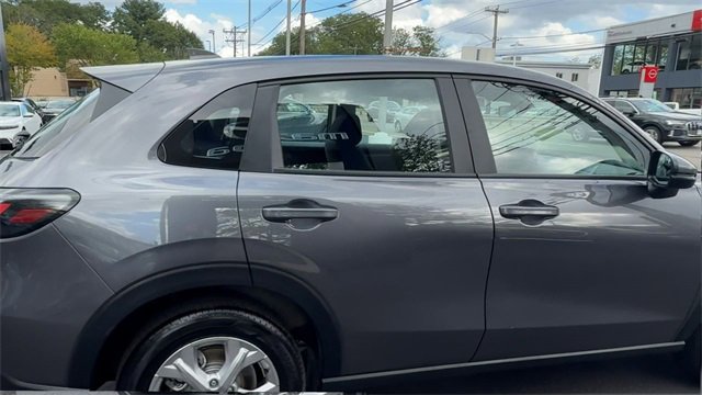 Used 2023 Honda HR-V LX image 9