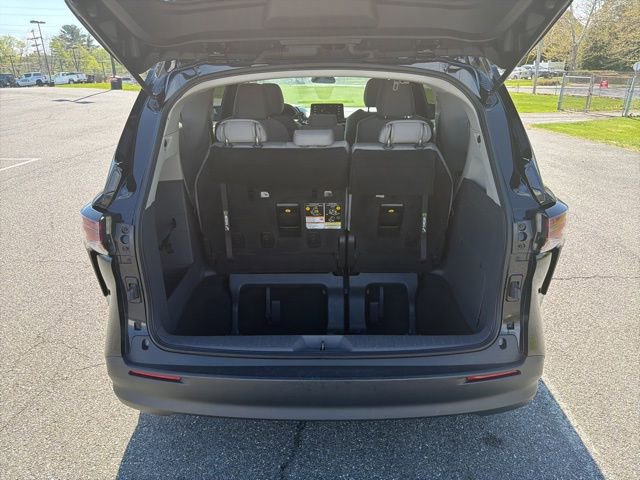 Used 2023 Toyota Sienna LE AWD/4WD image 8