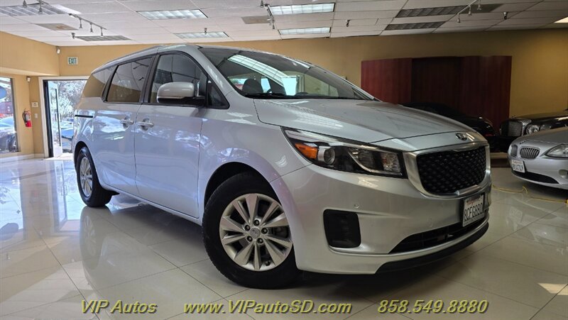 Used 2017 Kia Sedona LX w/ LX Essentials Premium Package