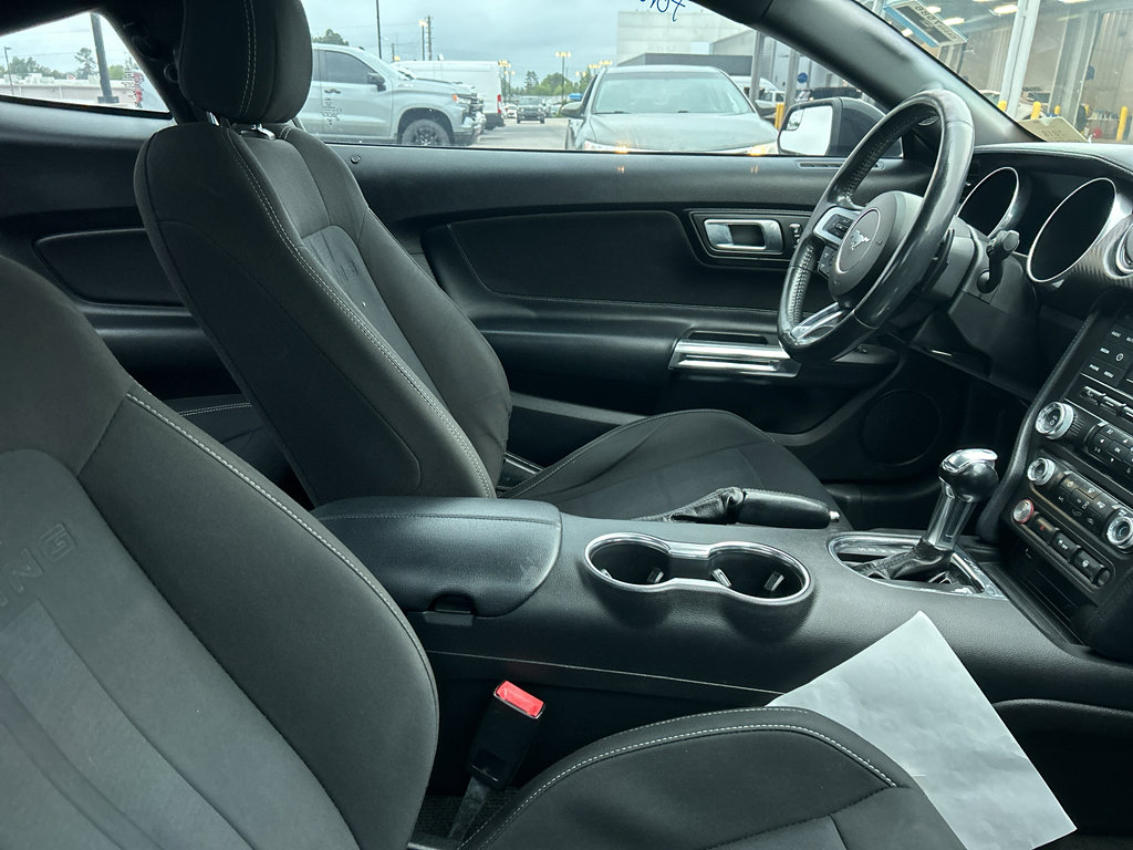 Used 2018 Ford Mustang Coupe RWD image 3