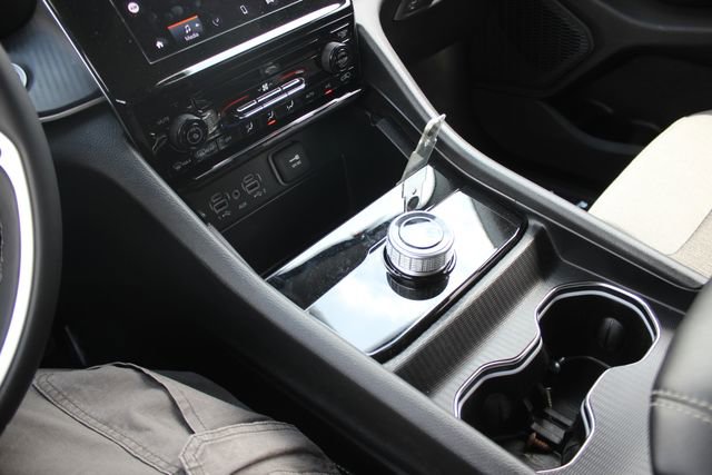 Used 2023 Jeep Grand Cherokee L Laredo AWD/4WD image 11