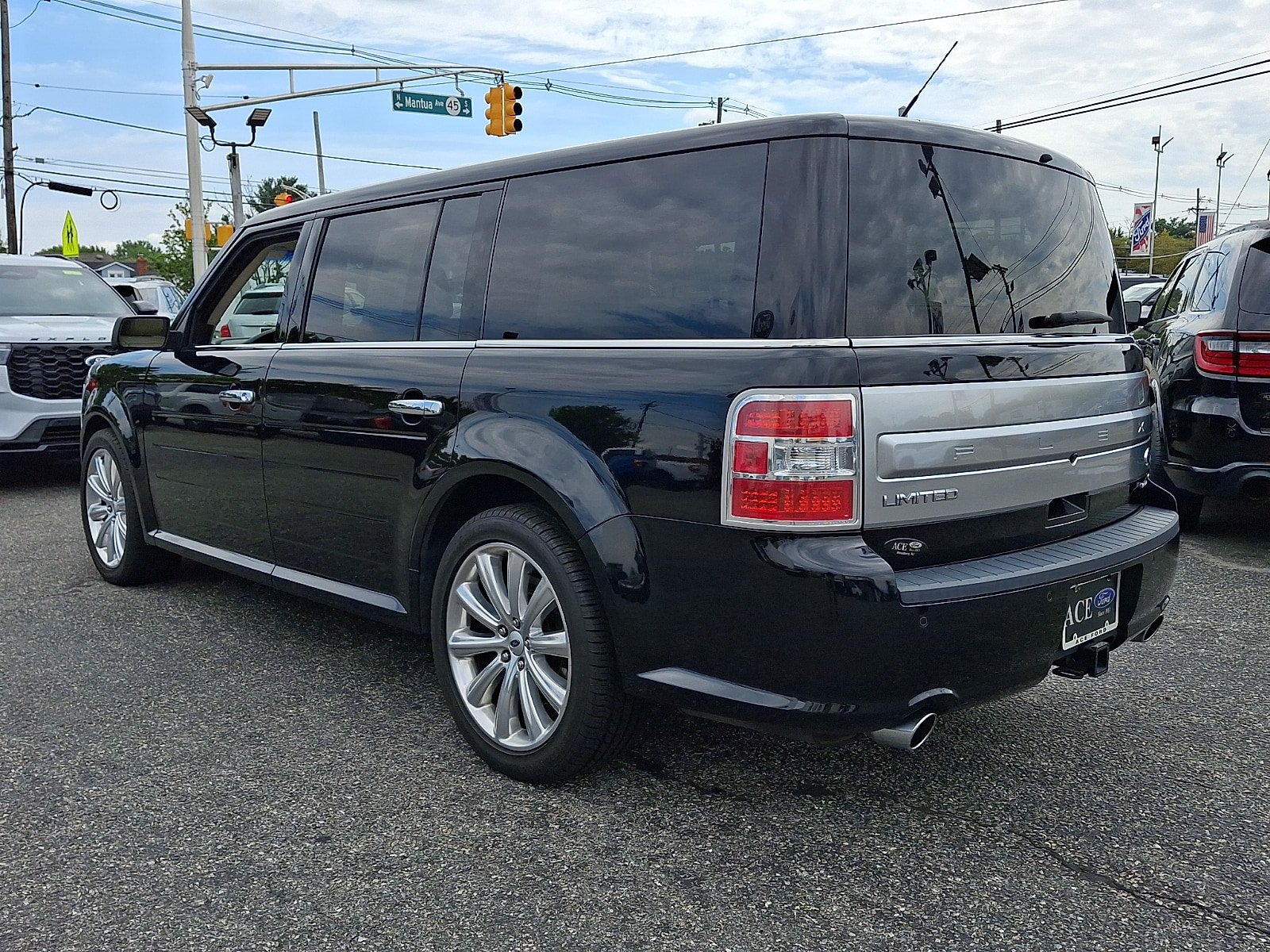 Used 2019 Ford Flex Limited w/ Equipment Group 303A AWD/4WD image 4