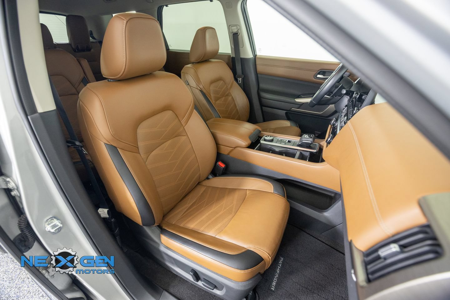 Used 2022 Nissan Pathfinder Platinum AWD/4WD image 45