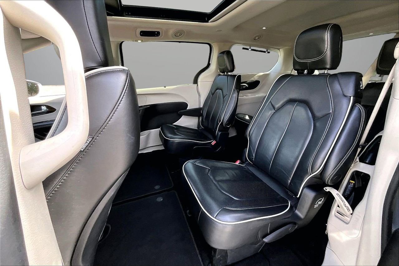 Certified 2022 Chrysler Pacifica Limited image 23
