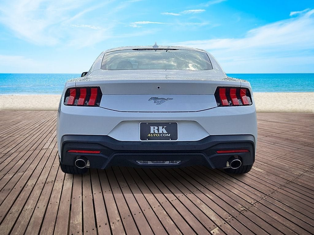 Used 2024 Ford Mustang Coupe RWD image 5