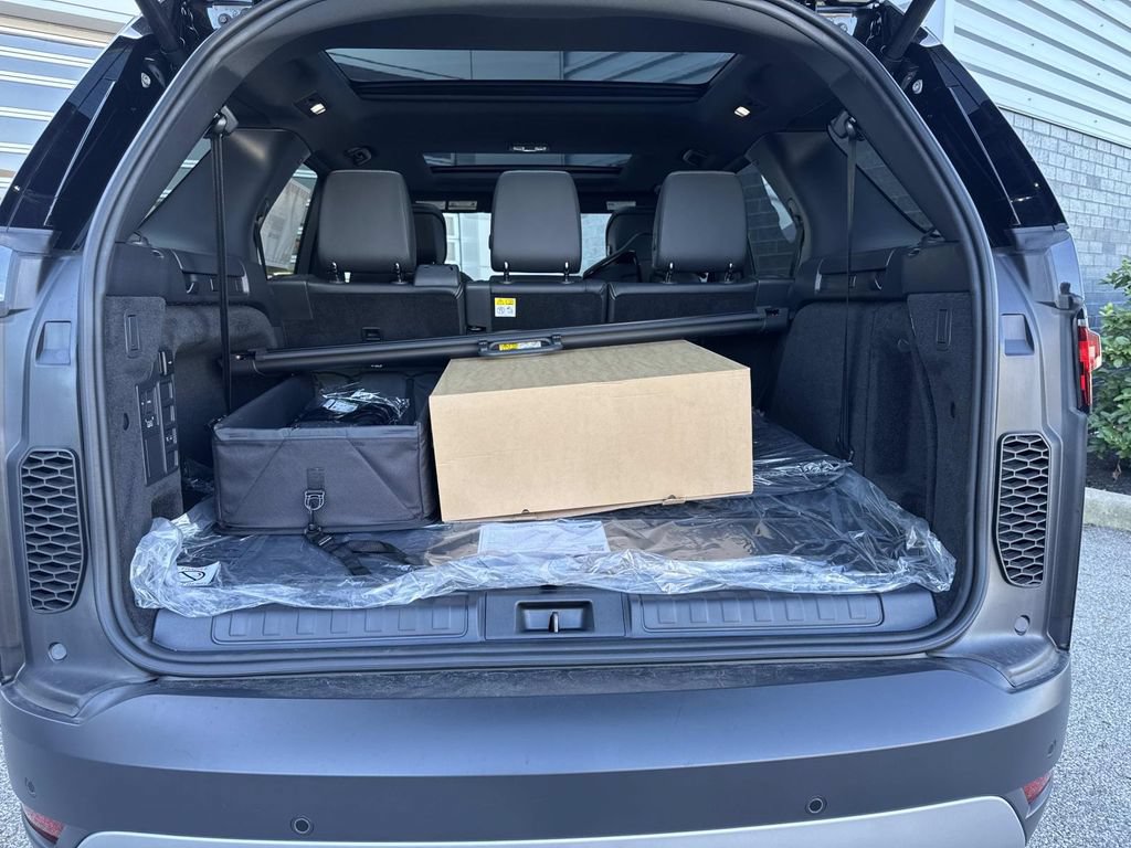 New 2026 Land Rover Discovery S AWD/4WD image 6