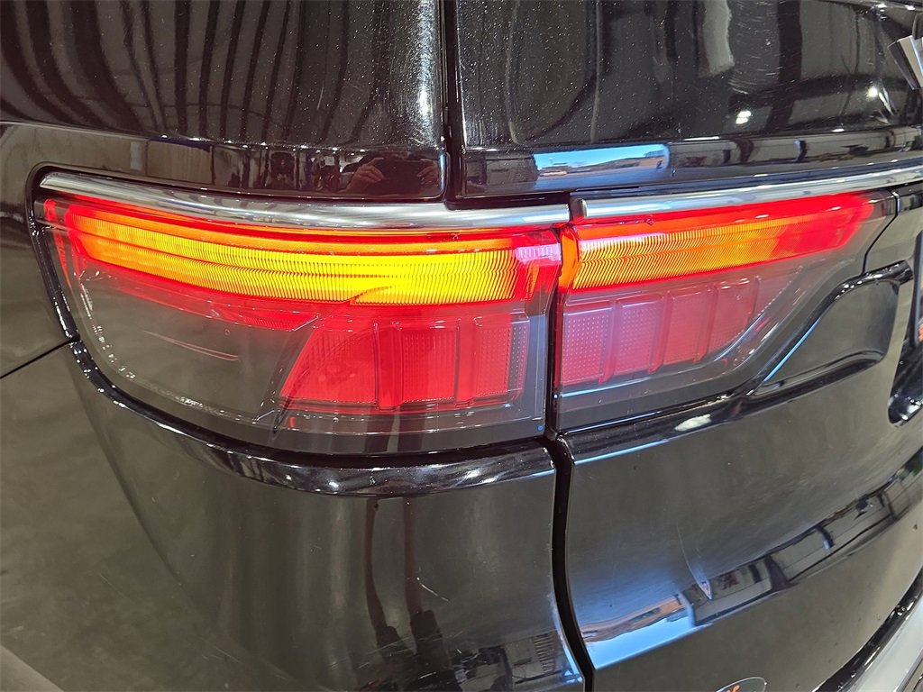 Used 2024 Jeep Wagoneer L Series II w/ Flexible Seating Group image 34