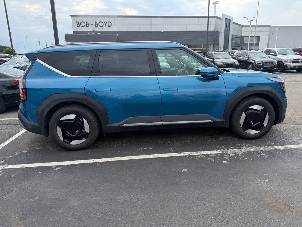 Used 2024 Kia EV9 Wind AWD/4WD image 3