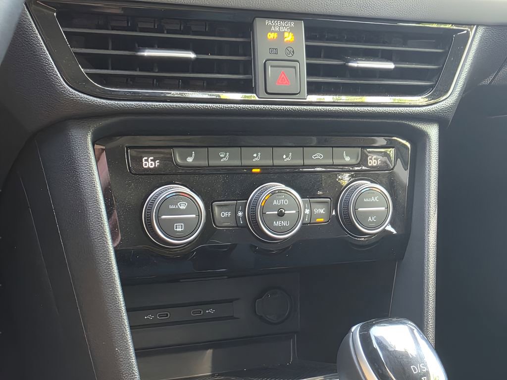 Used 2024 Volkswagen Taos SE image 24