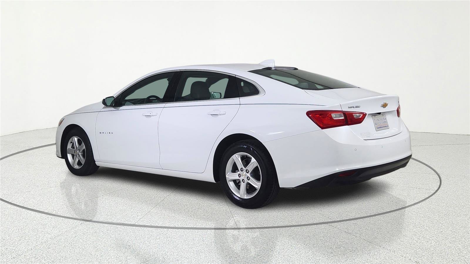 Used 2024 Chevrolet Malibu LT image 3