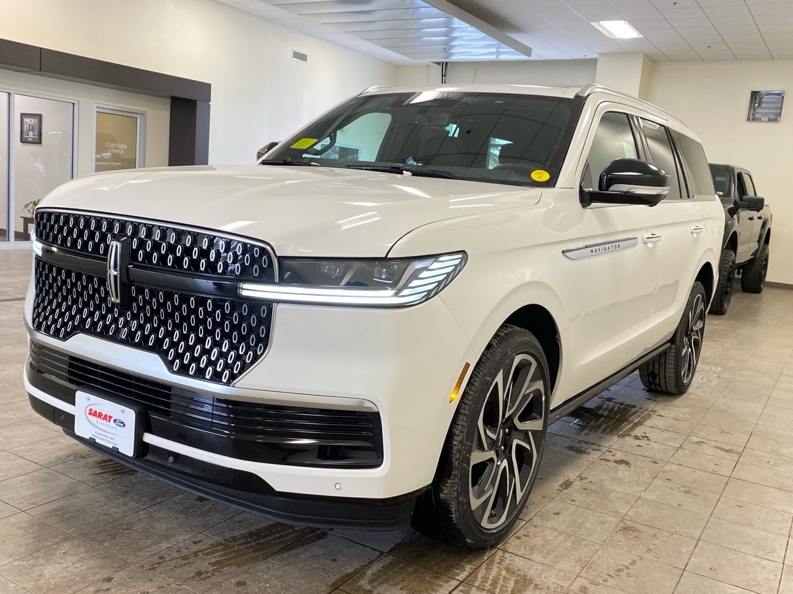 New 2026 Lincoln Navigator Reserve AWD/4WD image 4