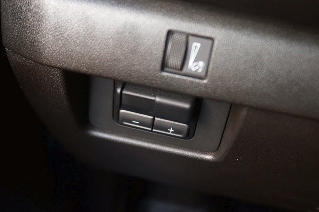 Used 2025 Chevrolet Colorado Trail Boss AWD/4WD image 24