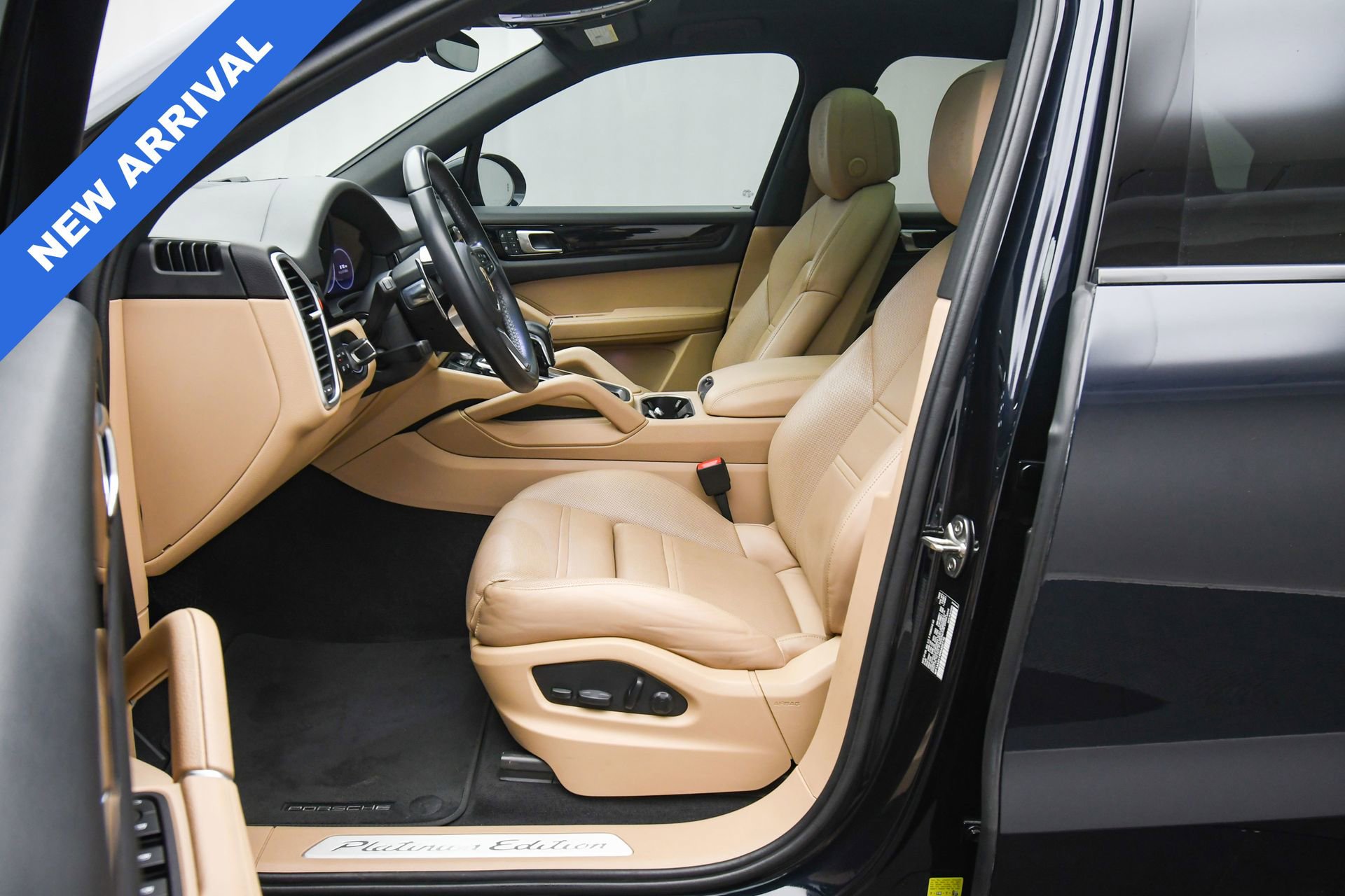 Used 2023 Porsche Cayenne Platinum Edition image 19