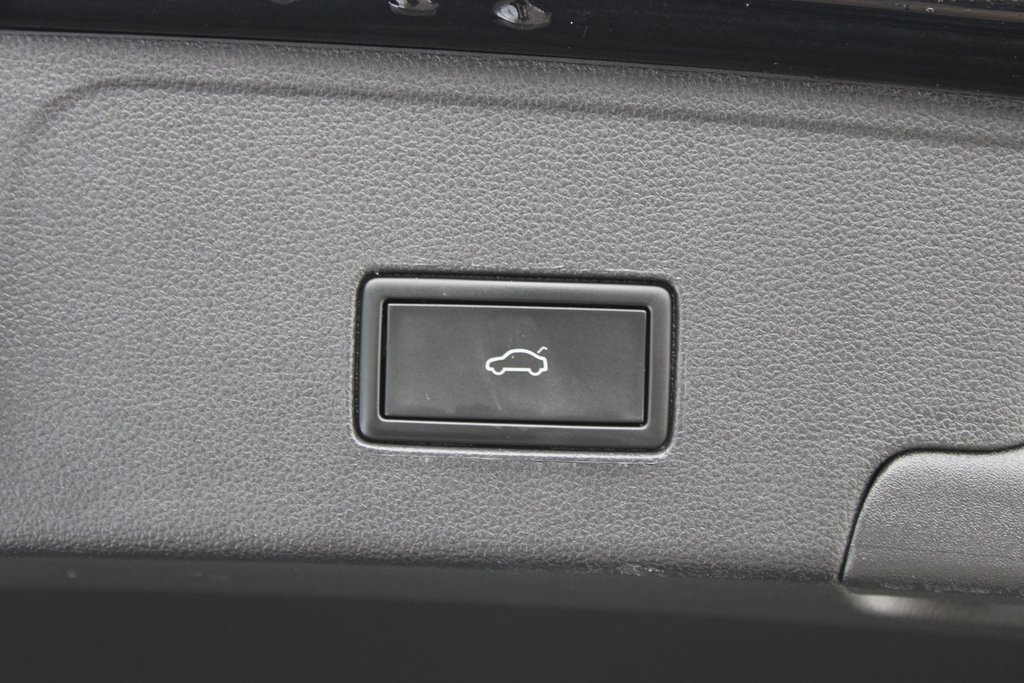 Certified 2023 Volkswagen Atlas Cross Sport SE image 28