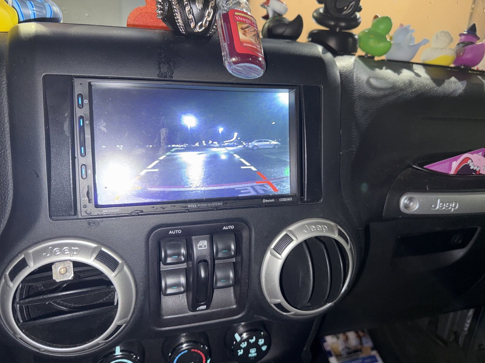 Used 2018 Jeep Wrangler Unlimited Sahara image 13