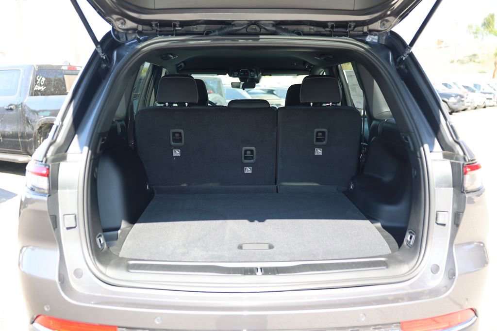 New 2025 Jeep Grand Cherokee Laredo w/ MOPAR Finishing Package image 40