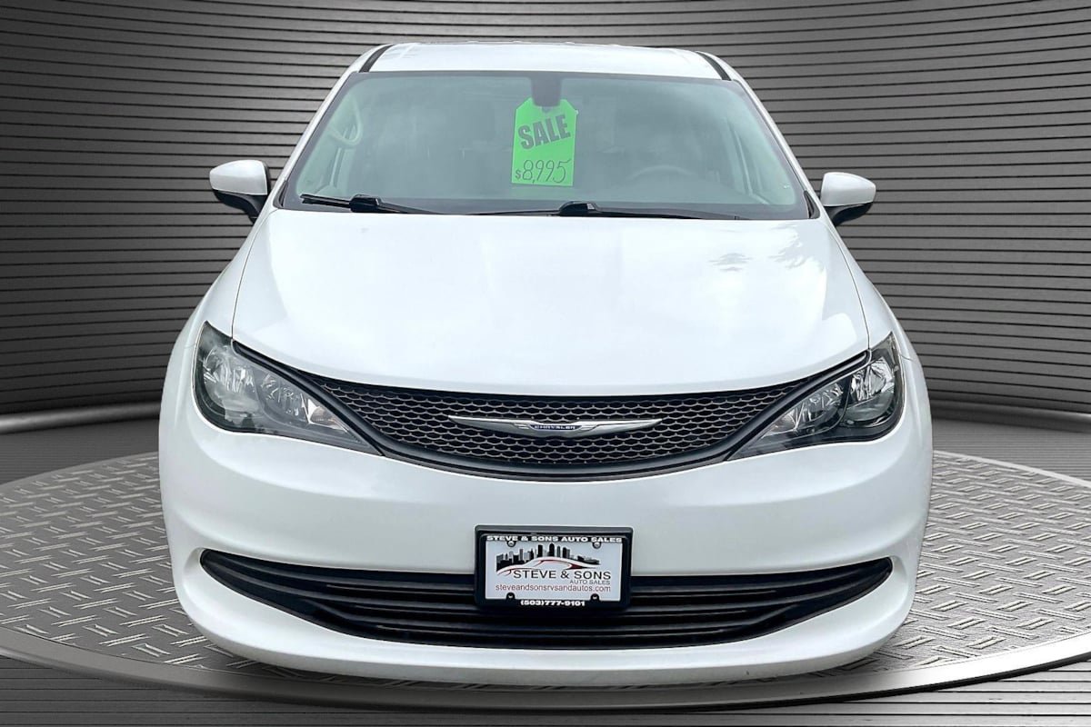 Used 2019 Chrysler Pacifica L FWD image 2