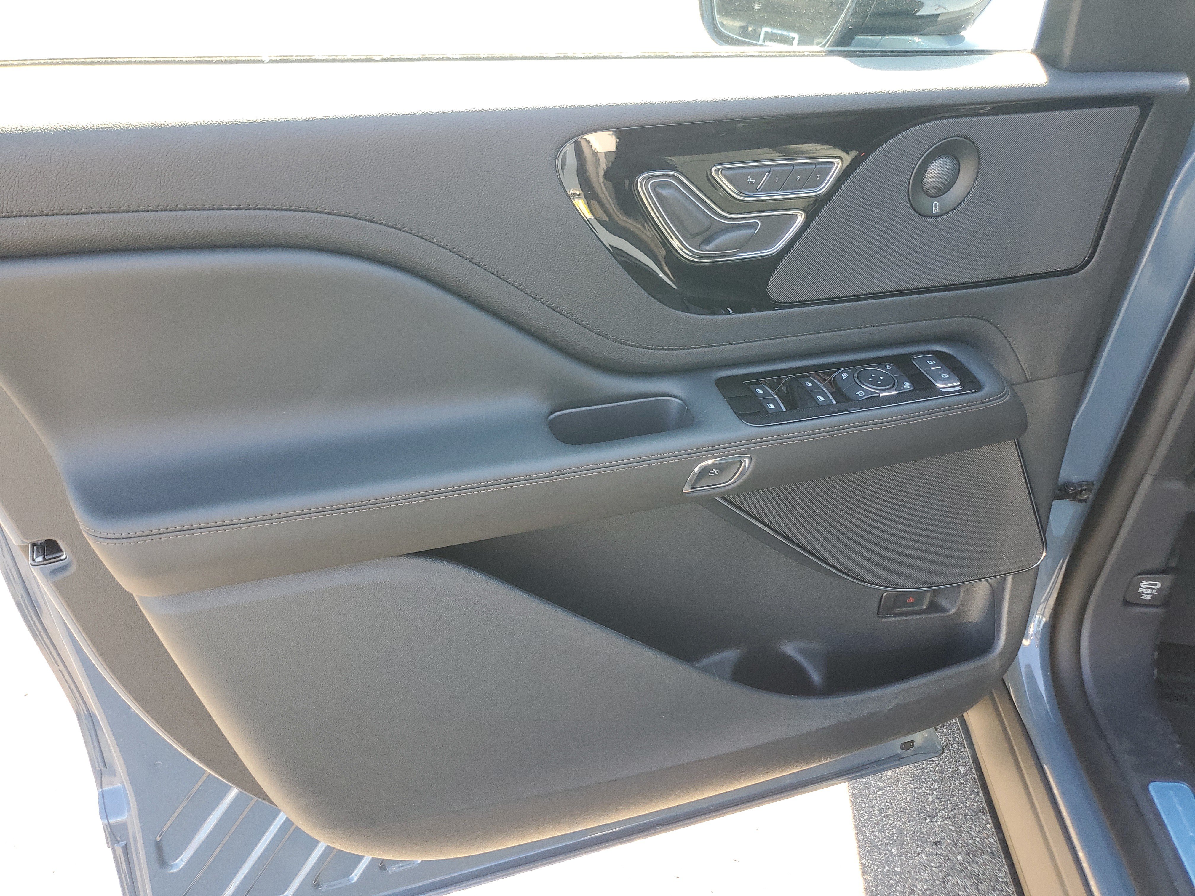 New 2026 Lincoln Aviator AWD image 8