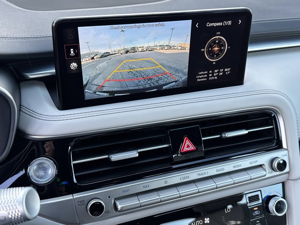 Used 2025 Genesis G70 2.5T image 12