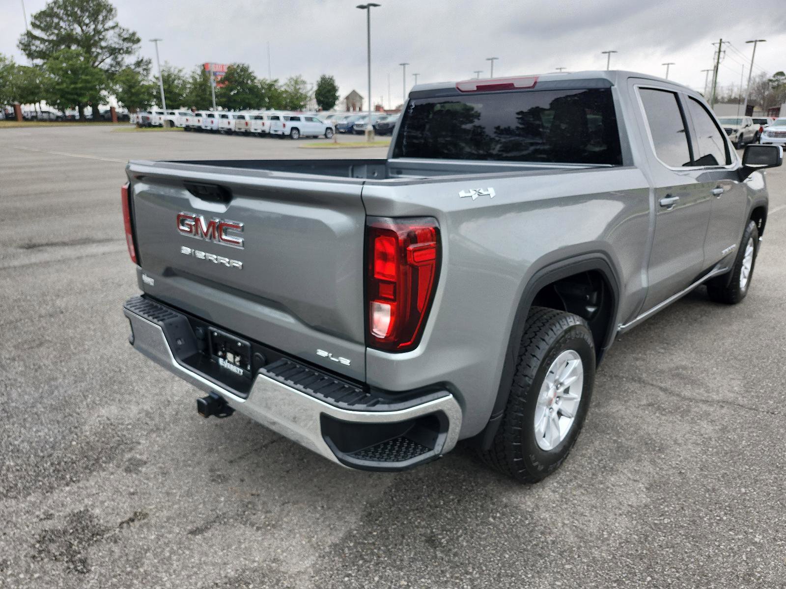 Used 2025 GMC Sierra 1500 SLE image 3