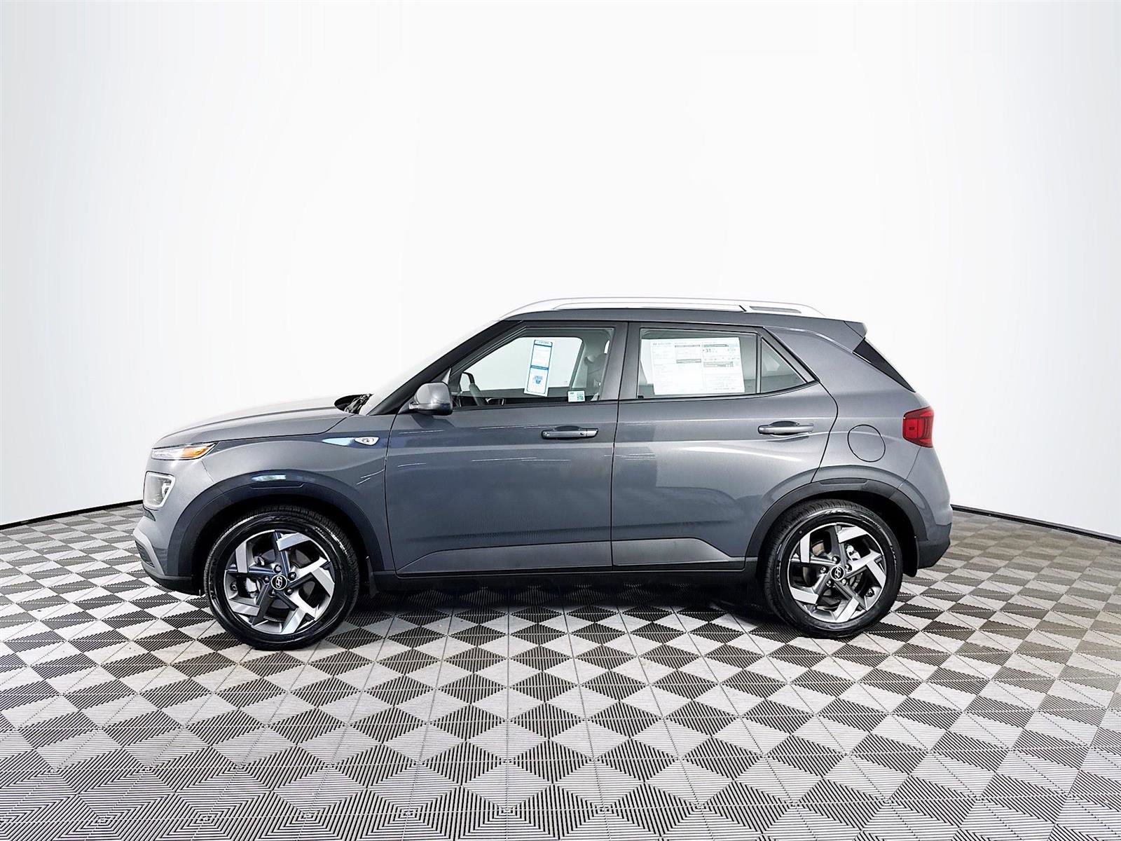 New 2025 Hyundai Venue SEL image 4