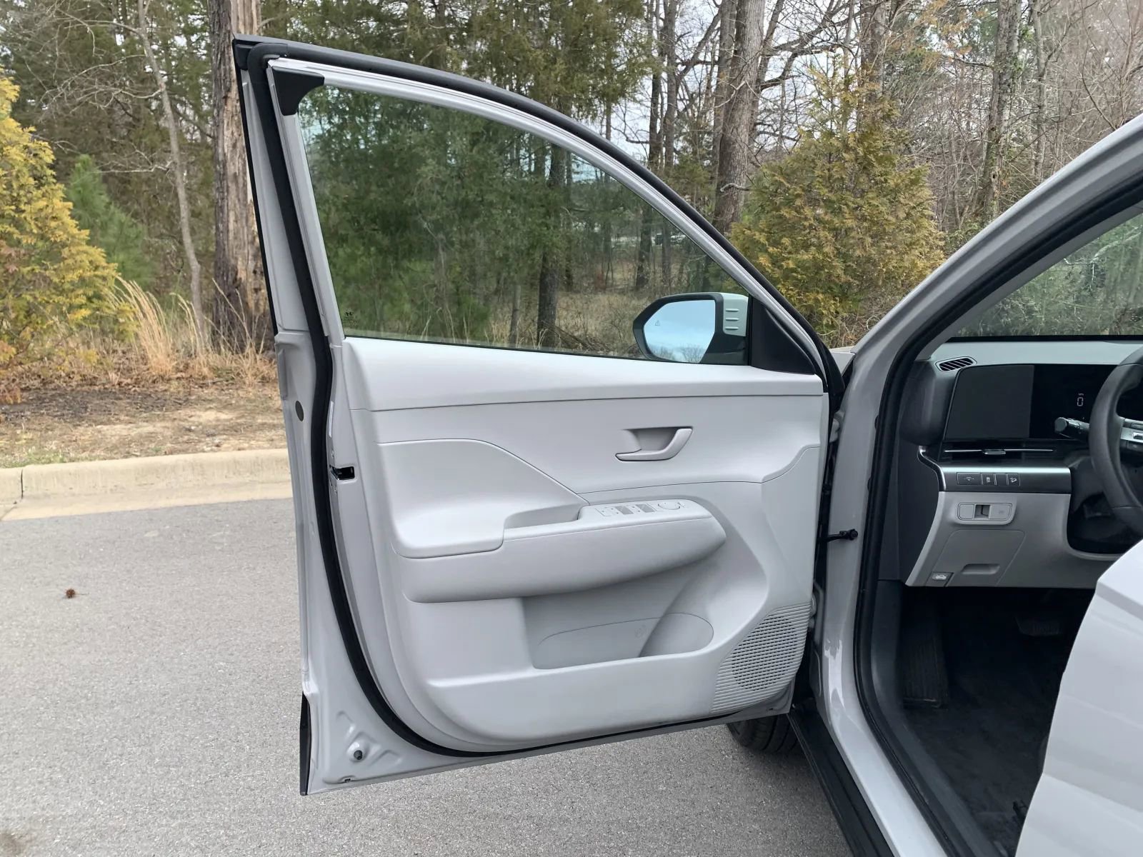 Used 2025 Hyundai Kona SEL image 23