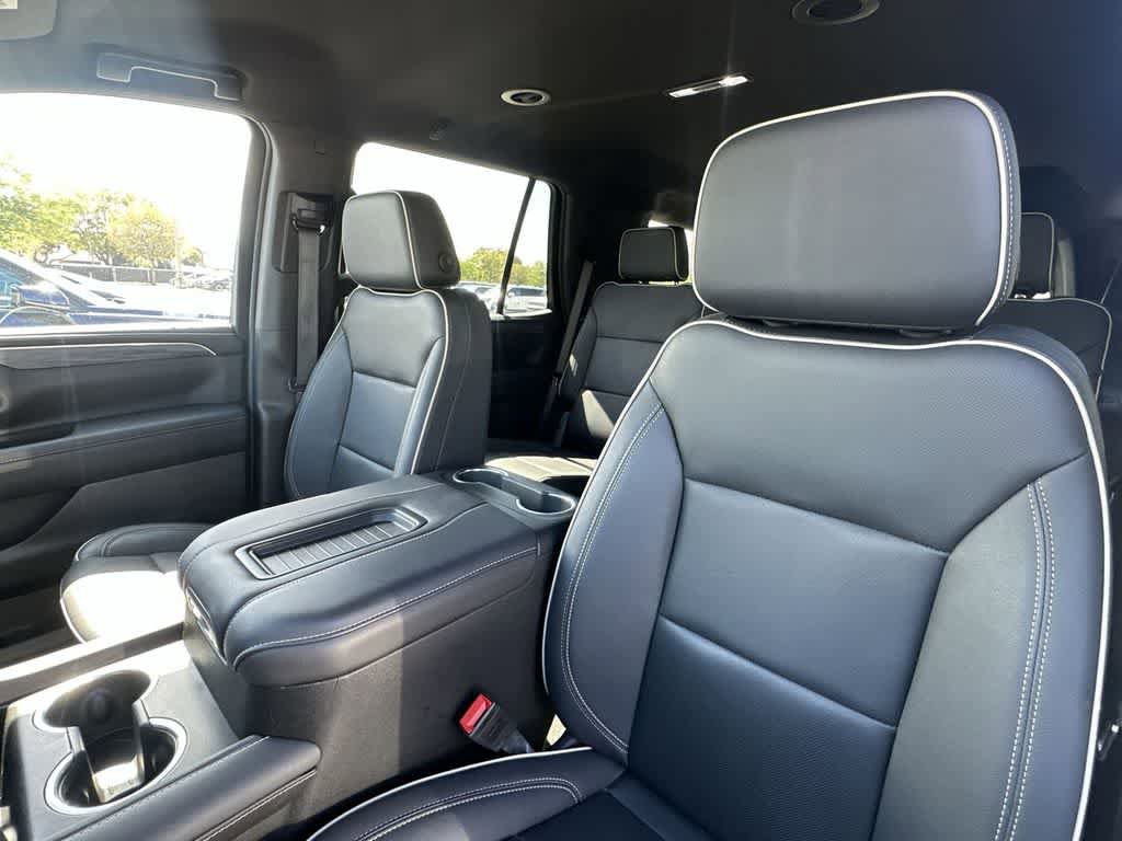 Used 2024 GMC Yukon SLT w/ SLT Luxury Package RWD image 14