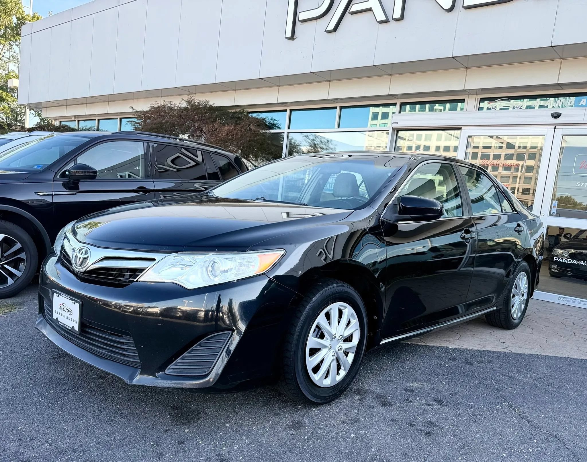 Used 2014 Toyota Camry LE FWD image 3
