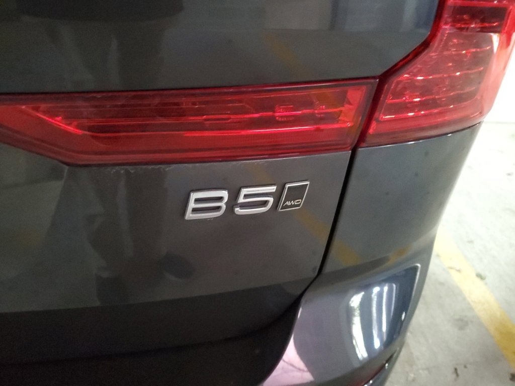 Certified 2024 Volvo XC60 B5 Plus w/ Climate Package AWD/4WD image 20