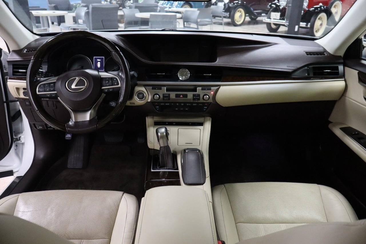Used 2016 Lexus ES 350 w/ Luxury Package w/Wood Trim image 12