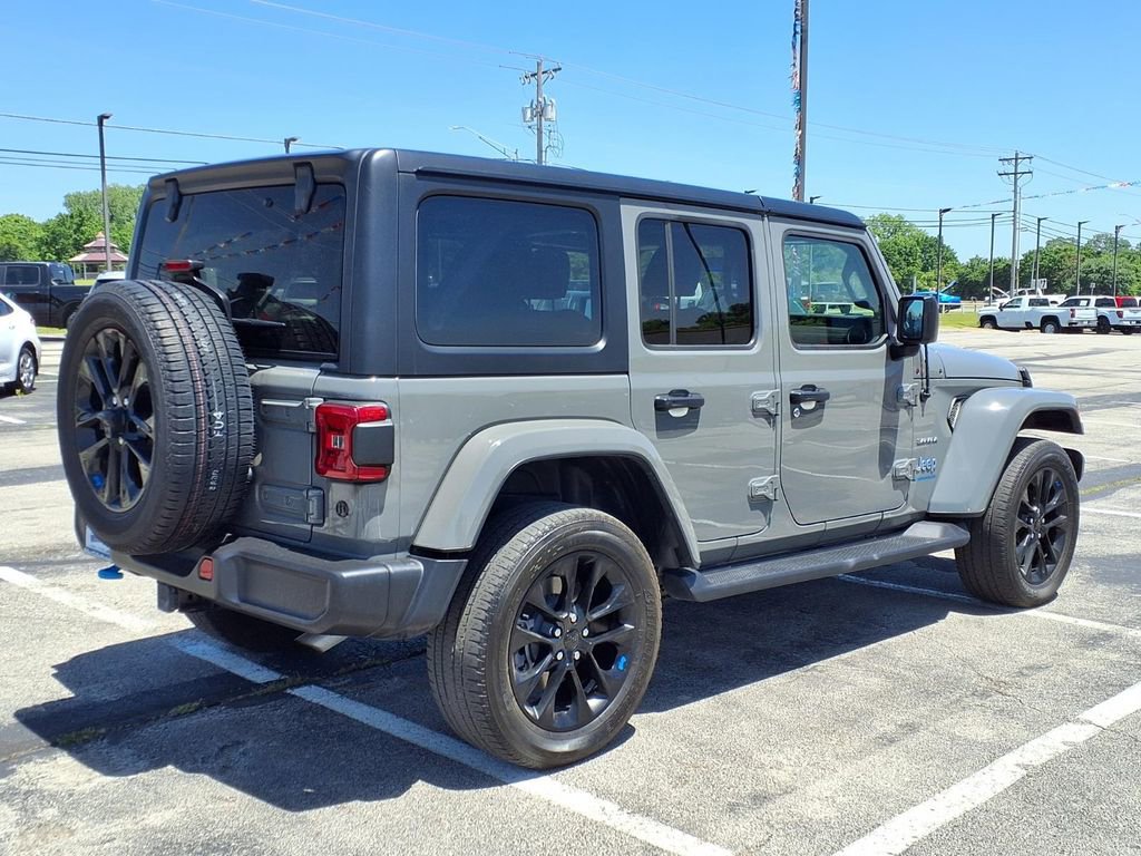 Used 2023 Jeep Wrangler Unlimited Sahara w/ Cold Weather Group AWD/4WD image 7