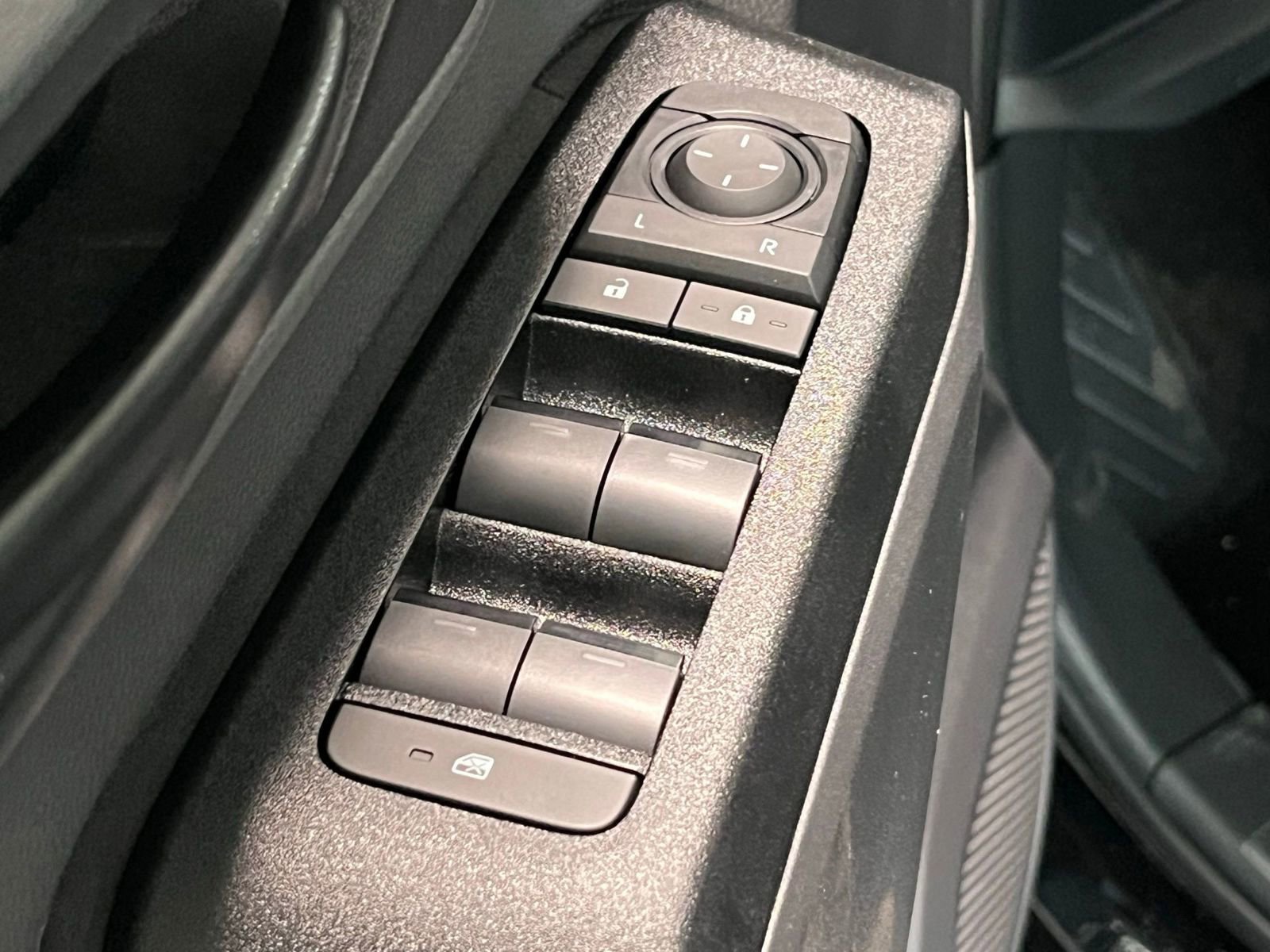 New 2026 Toyota RAV4 LE AWD/4WD image 32